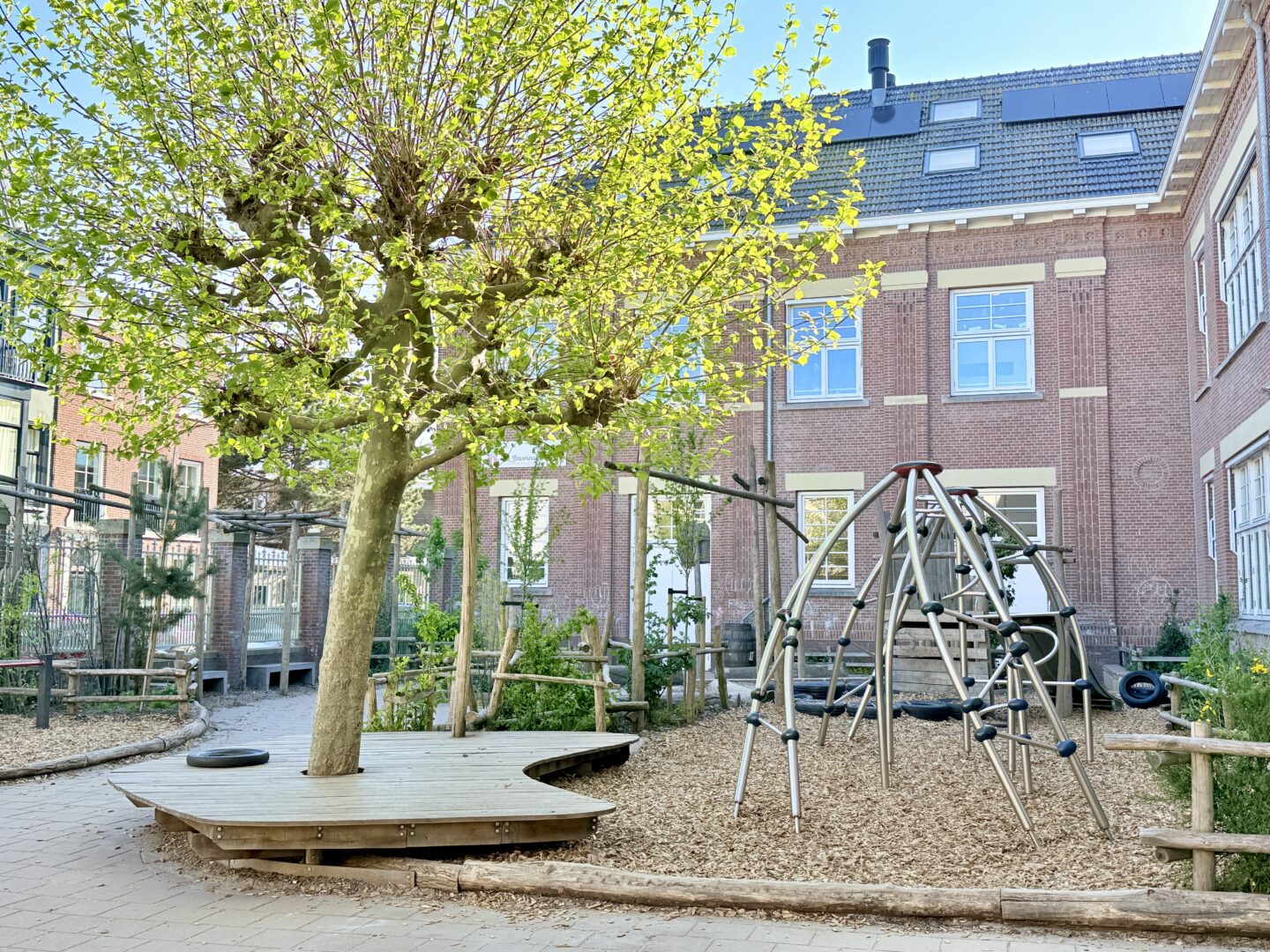 Dak Acacia, Buitenschoolse opvang