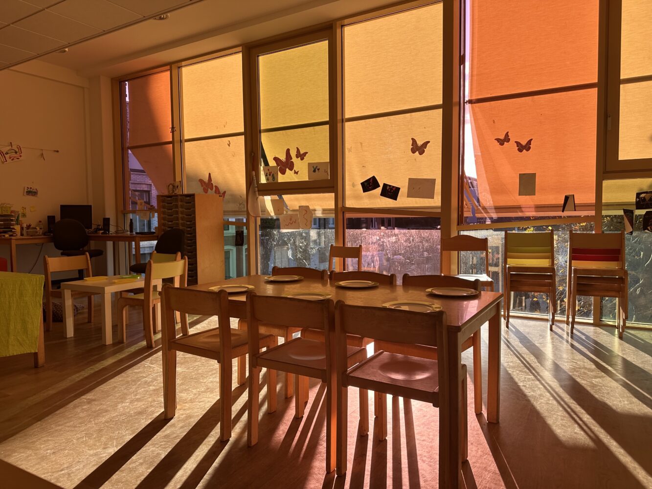 Dak Acacia, Peuteropvang (VE)