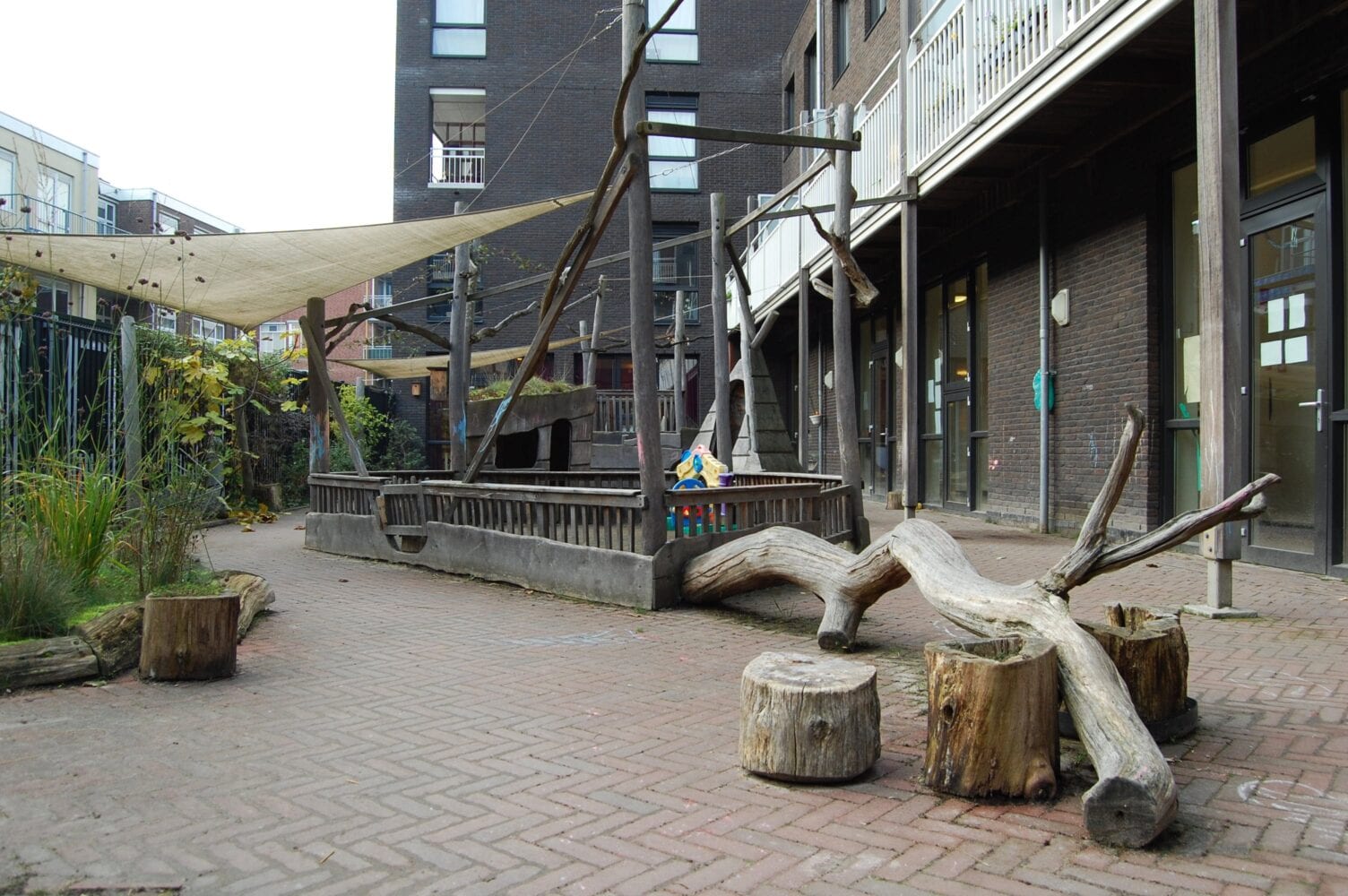 Dak Adriaan Vlack, Kinderdagverblijf