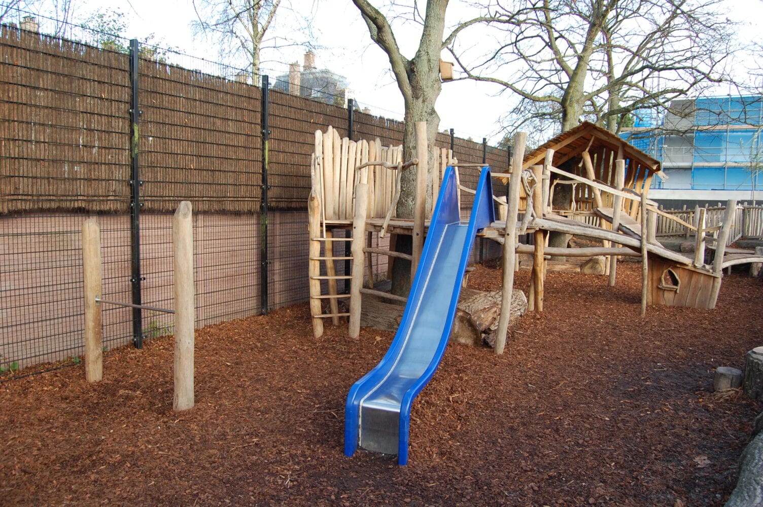 Dak Sumatra, Buitenschoolse opvang