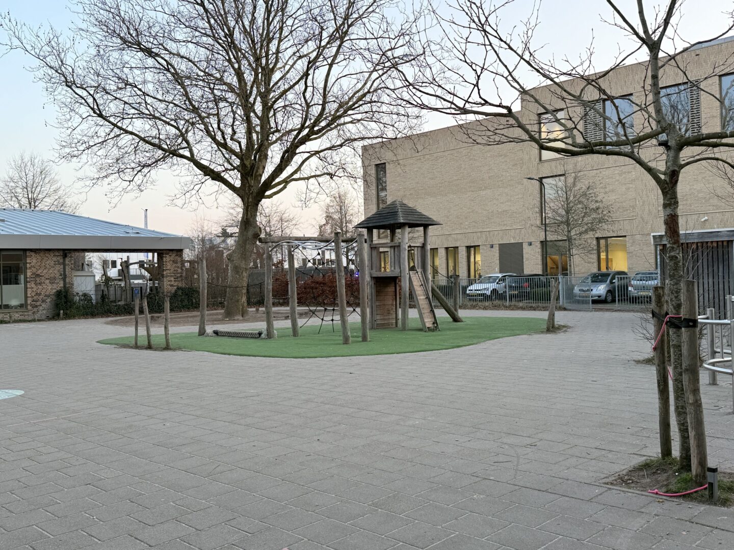 Dak Cascade, Buitenschoolse opvang